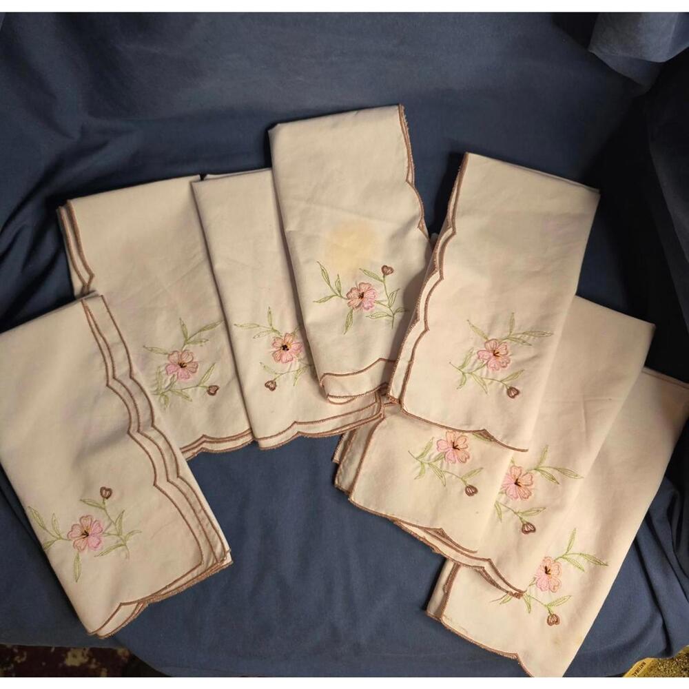 Set of 8 Vintage Embroidered Floral Napkins with Scalloped Edges